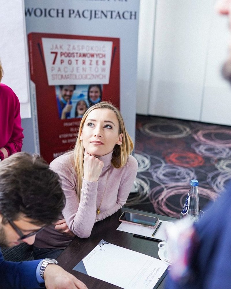 Lekarze podczas warsztatu o komunikacji z pacjentem