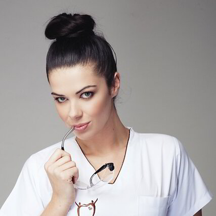 Agnieszka Kulik, Lekarz stomatolog, właściciel sieci klinik
