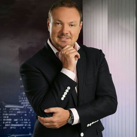 Aleksander Orzełowski, Właściciel Hollywood Smile & Almadent Pabianice
