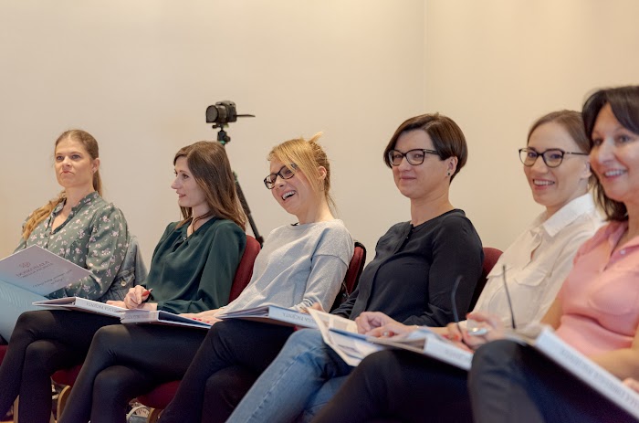 Praca w parach podczas ćwiczeń warsztatowych
